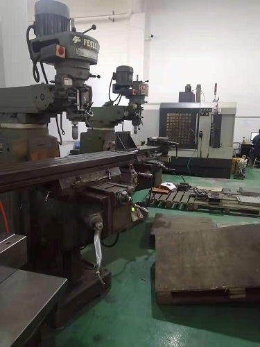 模具加工設(shè)備